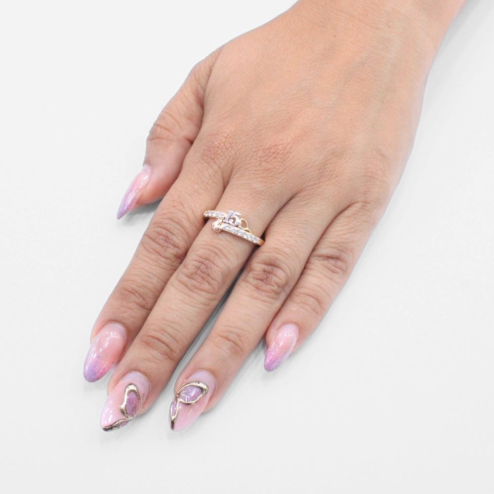 Anillo XV Años de Oro 14k Diseño Cruzado con Corazón Brillante y Zirconias Finas mod. 9399