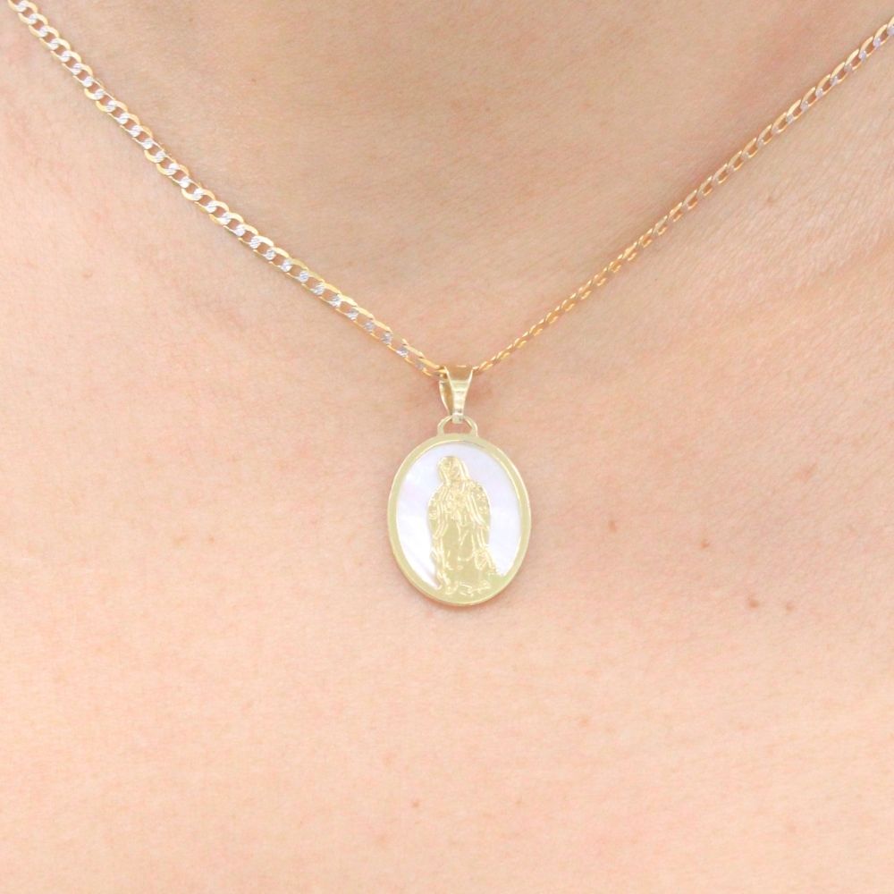 Medalla de Oro 14k con Virgen Guadalupe Incrustada en Madre Perla mod. 9539
