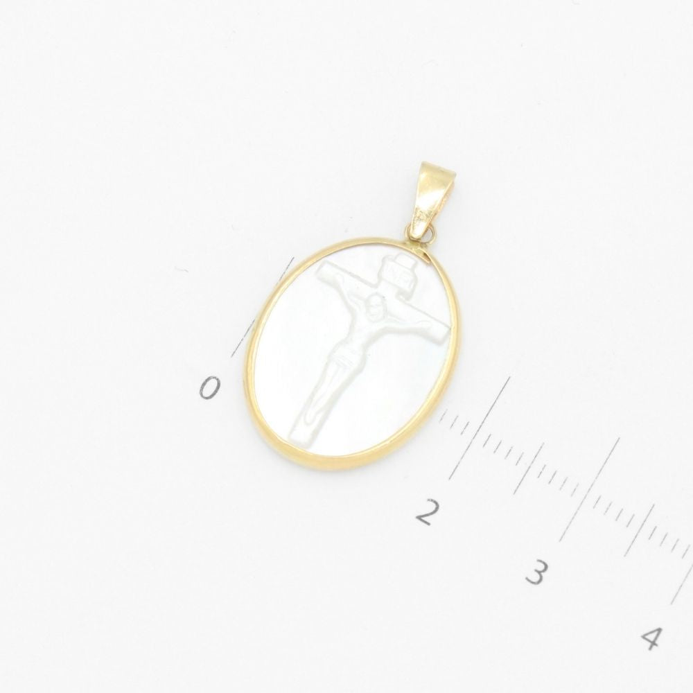 Medalla de Oro 14k Madre Perla con Crucifijo en Relieve mod. 9541