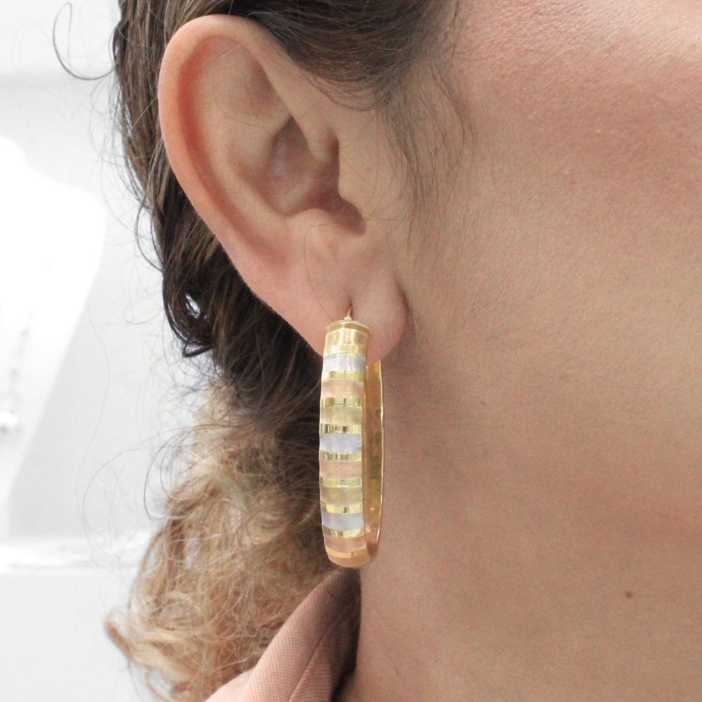 Arracada de Oro 14k Diseño Oval Hueco con Rayado de Tonos Mate mod. 9774