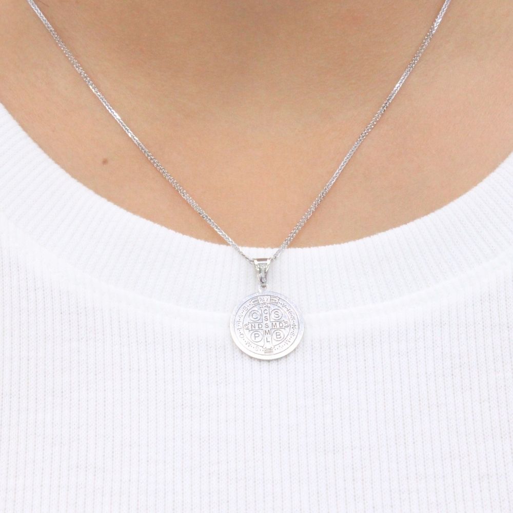 Medalla de Oro 14k de San Benito Estilo Grabado de Doble Vista mod. 9149