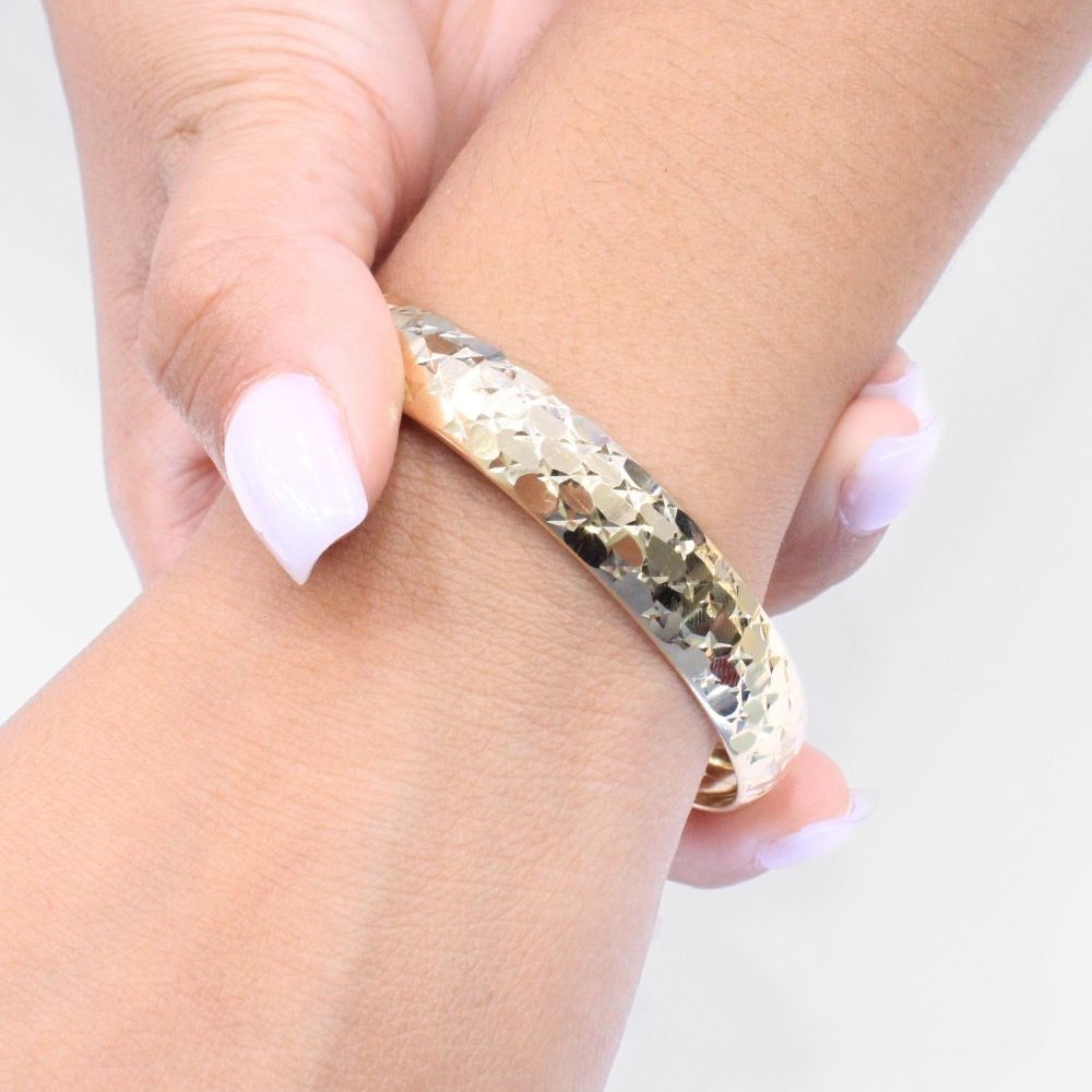 Aro de Oro 14k Hueco con Diseño Diamantado Especial mod. 8988