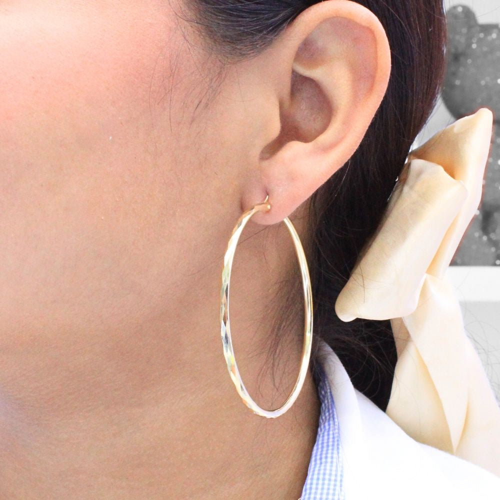 Arracada de Oro 14k de Diseño Hueco Tubular Facetado Estilo Brillante mod. 9142