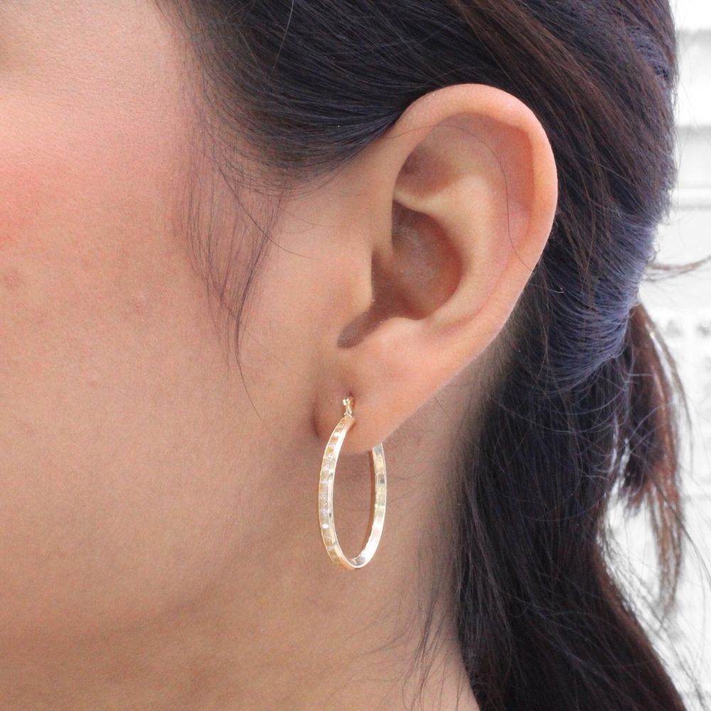 Arracada de Oro 14k de Diseño Hueco Redondo con Incrustación de Zirconias mod. 9875