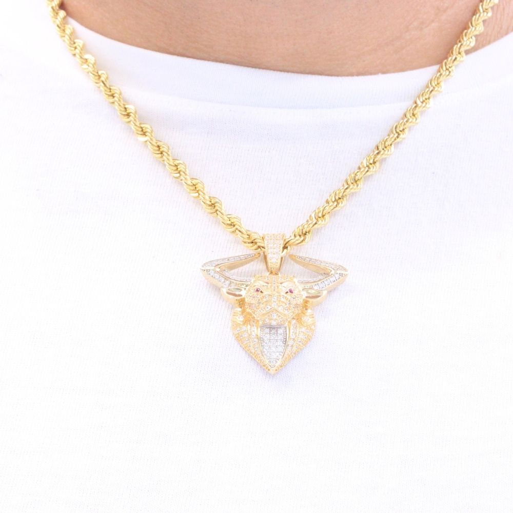 Dije de Oro 14k Diseño de Toro Incrustado de Zirconias mod. 9478