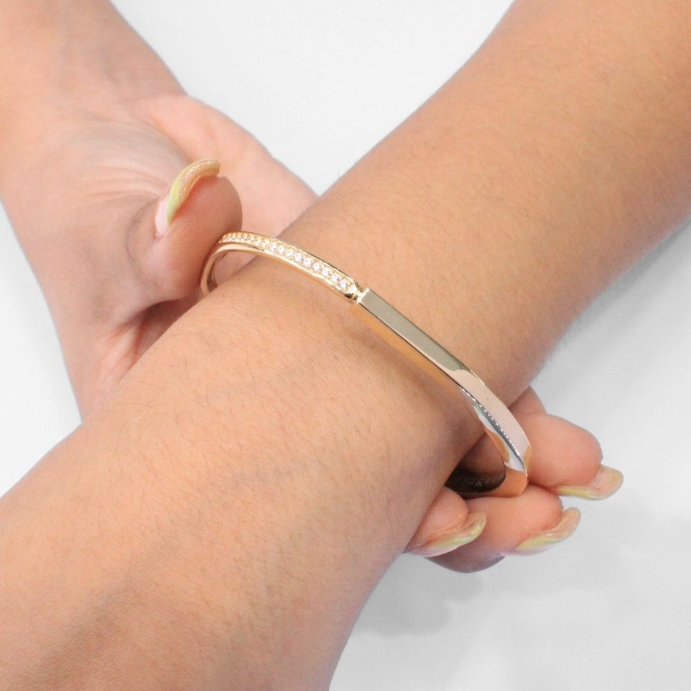 Aro de Oro 14k Modelo Especial Plus con Semi Incrustación Especial en Electro Formado Hueco mod. 9746