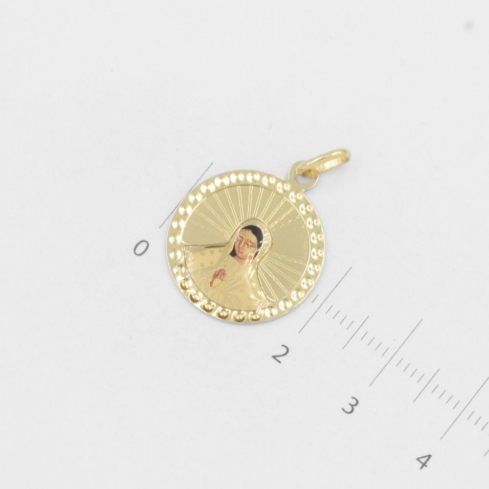 Medalla de Oro 14k Virgen Guadalupe de Esmalte en Fondo de Grabado y Bisel Martillado mod. 8027