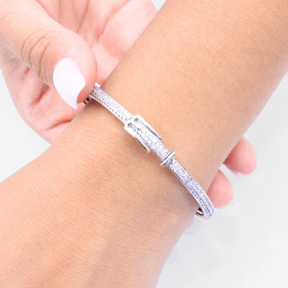 Aro de Oro 14k Blanco en Diseño Hueco e Incrustado con Zirconias Finas mod. 8992