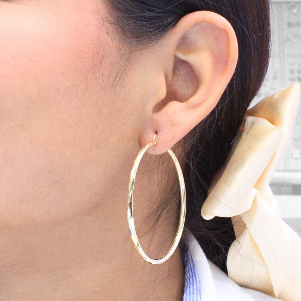 Arracada de Oro 14k Tubular Hueca de Diseño Facetado mod. 9146