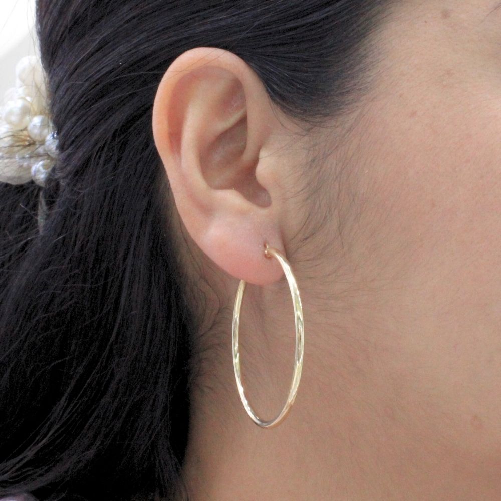 Arracada de Oro 14k Estilo Tubular Hueca de Diseño Tradicional Redondo y Brillante mod. 9782