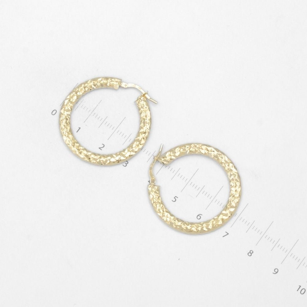 Arracada de Oro 14k en Diseño Semi Plano Hueco con Diamantado Especial mod. 8308