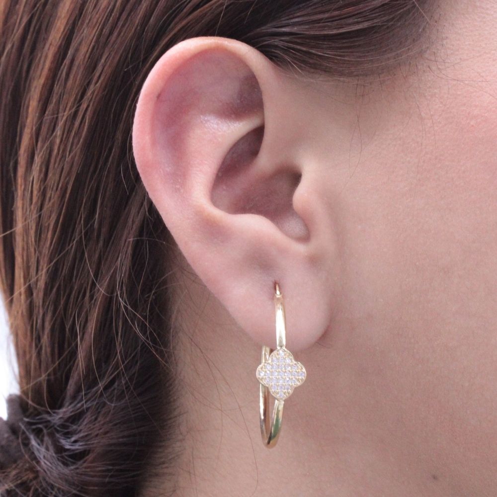 Arracada de Oro 14k Tubular Hueca con Trébol de Zirconias Finas mod. 8755