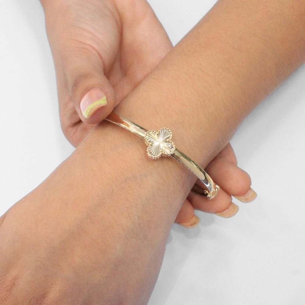 Aro de Oro 14k Modelo Electro Formado Hueco con Trébol Diamantado Central mod. 9751