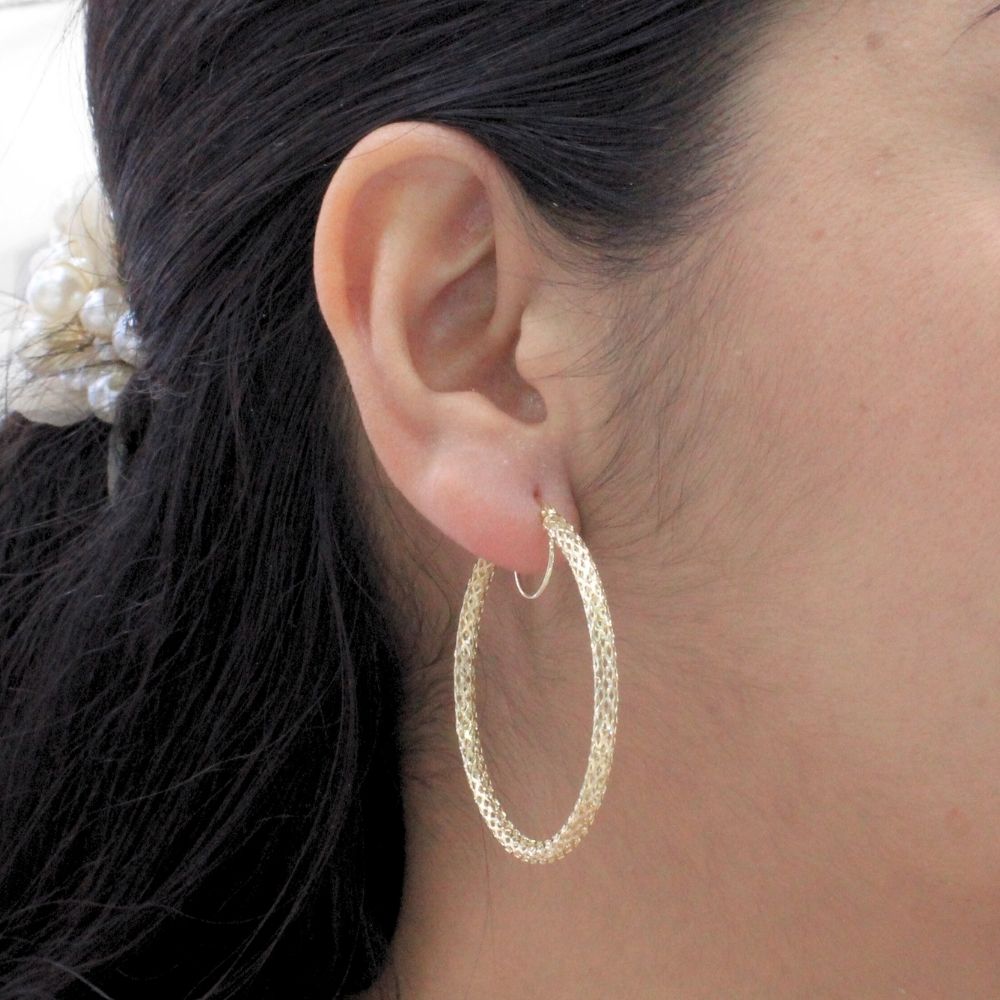 Arracada de Oro 14k Diseño Redondo y Calado de Estilo Brillante y Fino mod. 9787