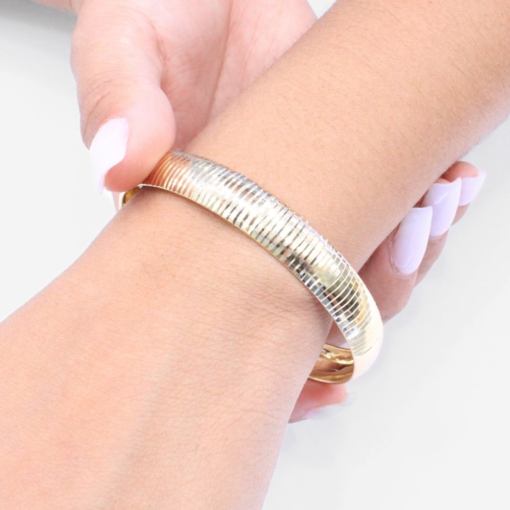 Aro de Oro 14k Hueco con Diseño Diamantado mod. 8986