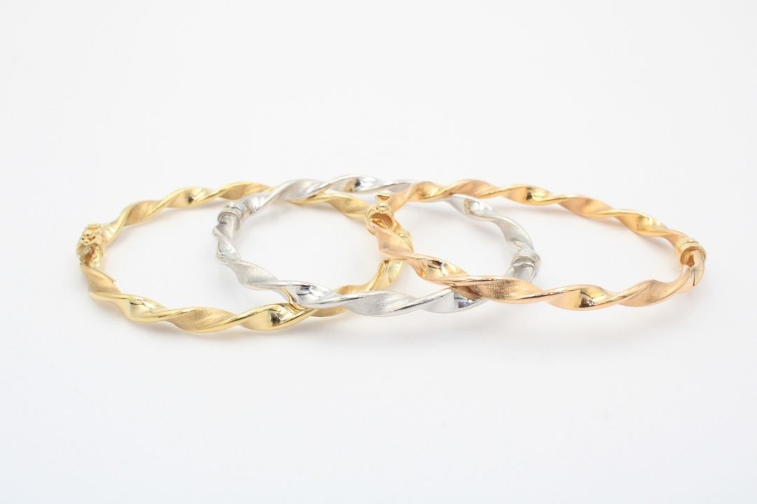 Fin de Semana de Oro 14k de Diseño Hueco con Tonos Mate mod. 2872