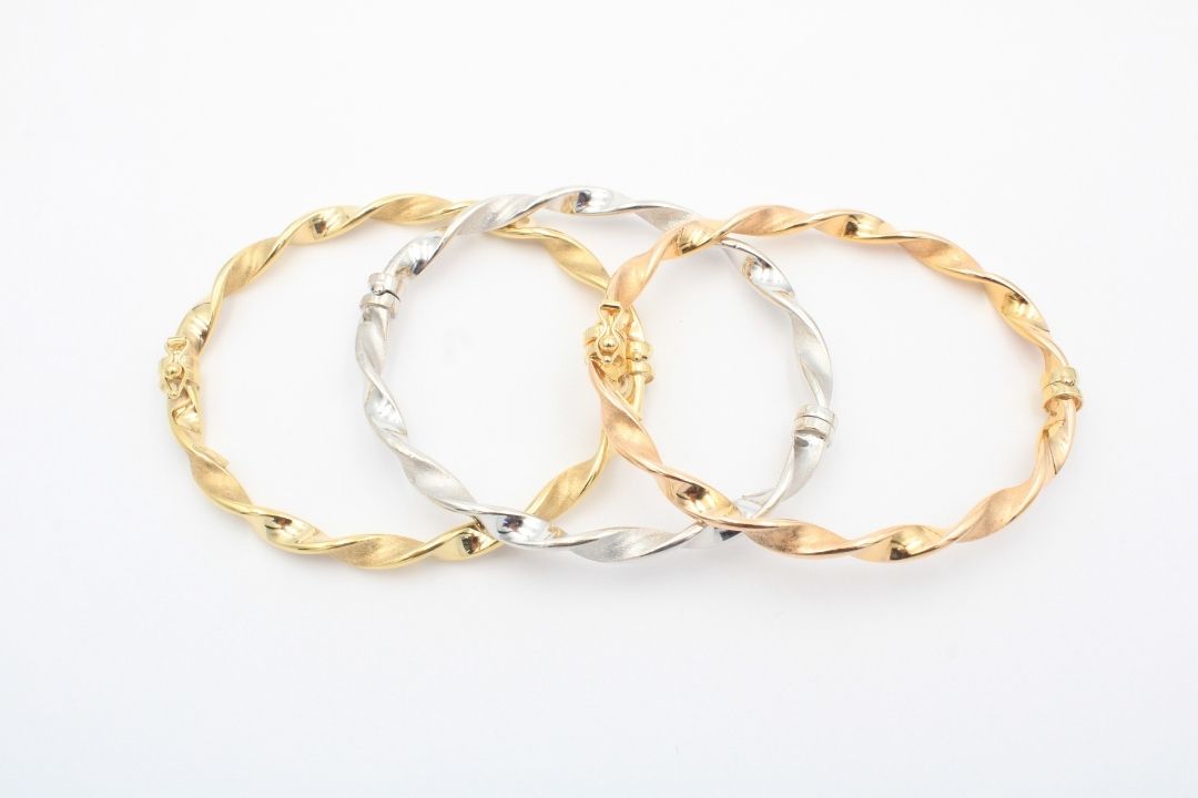 Fin de Semana de Oro 14k de Diseño Hueco con Tonos Mate mod. 2872