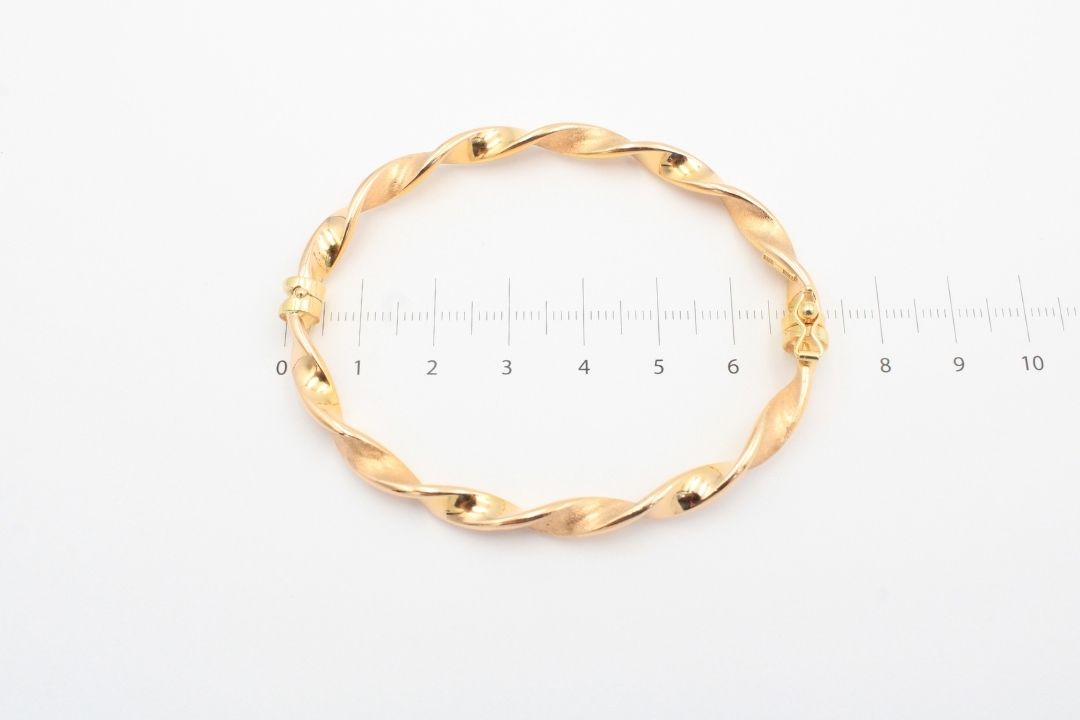 Fin de Semana de Oro 14k de Diseño Hueco con Tonos Mate mod. 2872