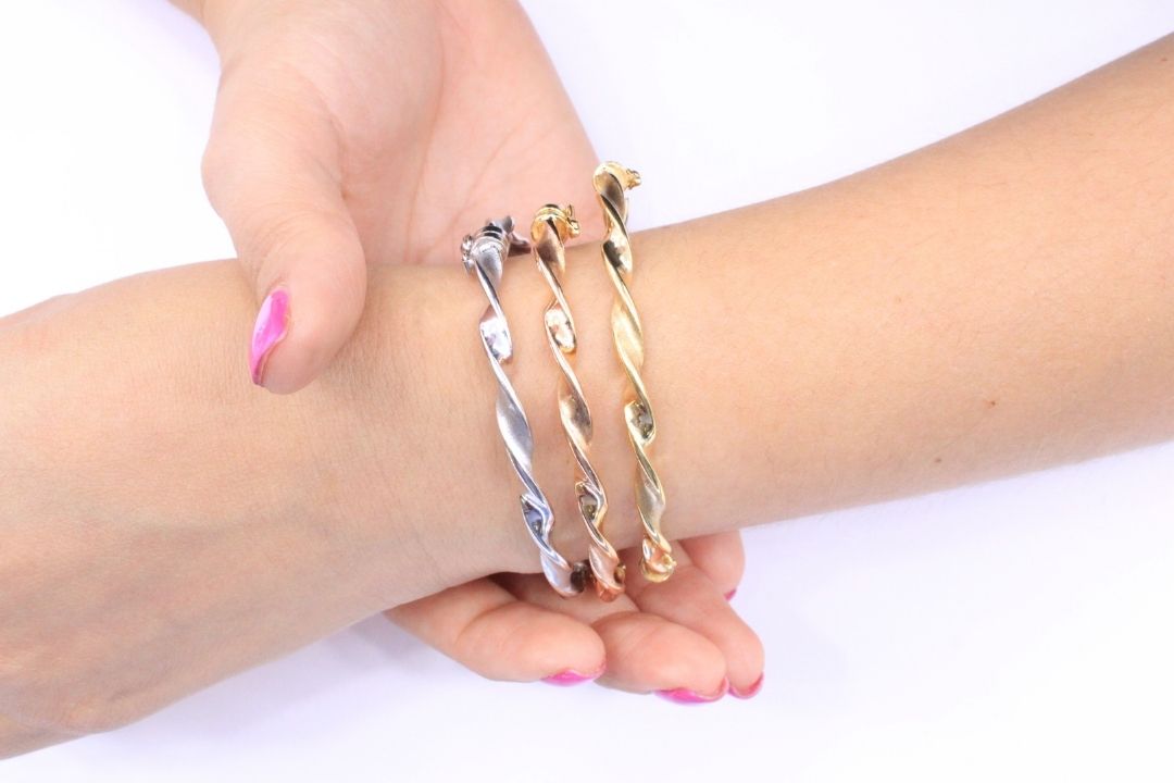 Fin de Semana de Oro 14k de Diseño Hueco con Tonos Mate mod. 2872