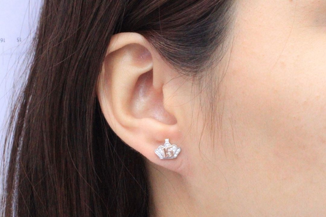 Arete de XV Años de Coronas Florentinas con Zirconias mod. 5525