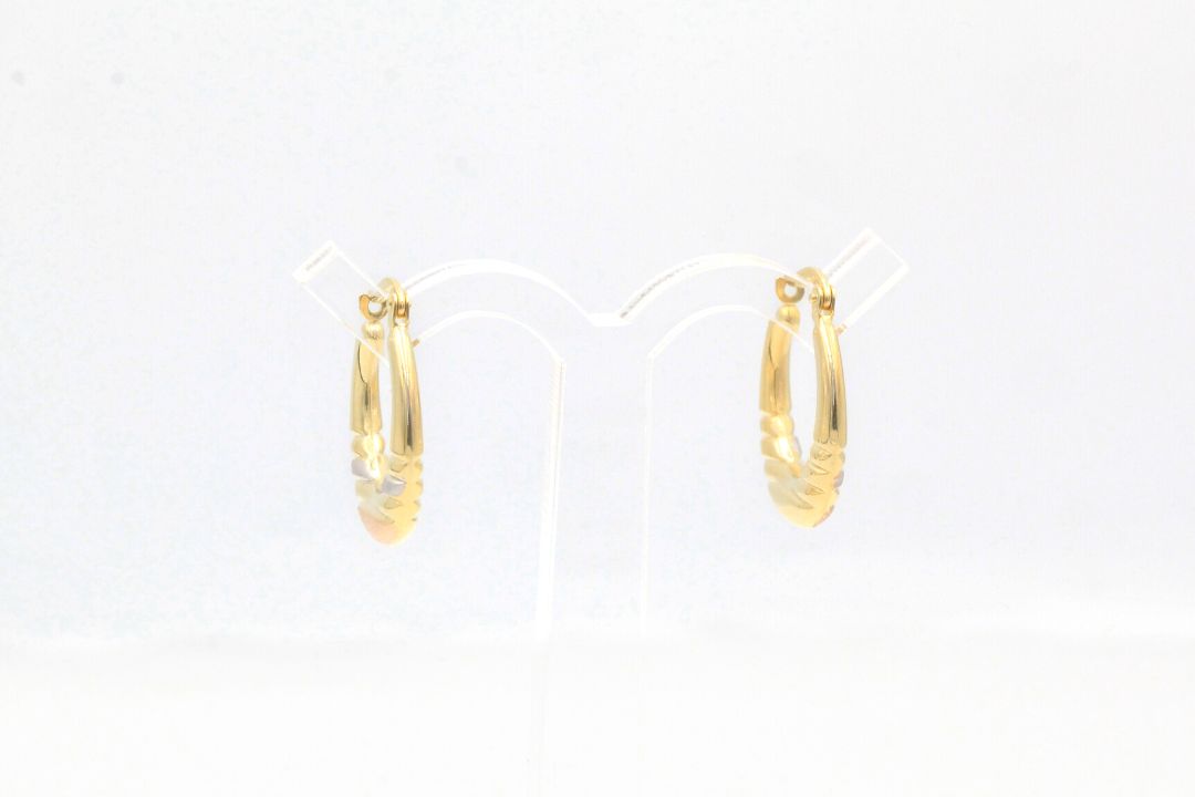 Arracada de Oro 14k con Diseño Hueco en Oro Florentino Detallado con Líneas Acanaladas mod. 3704