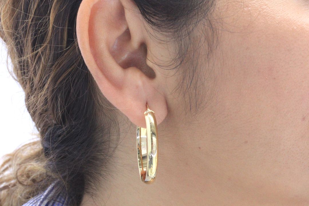 Arracada de Oro 14k Ovalada con Diseño Hueco y Brillante mod. 3708