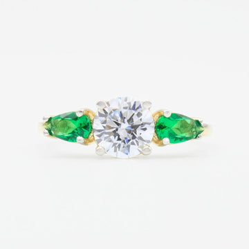 Anillo de Oro 14k de Diseño Circula con Incrustación de Zirconias en Forma de Gota de Color Verde mod. 9313
