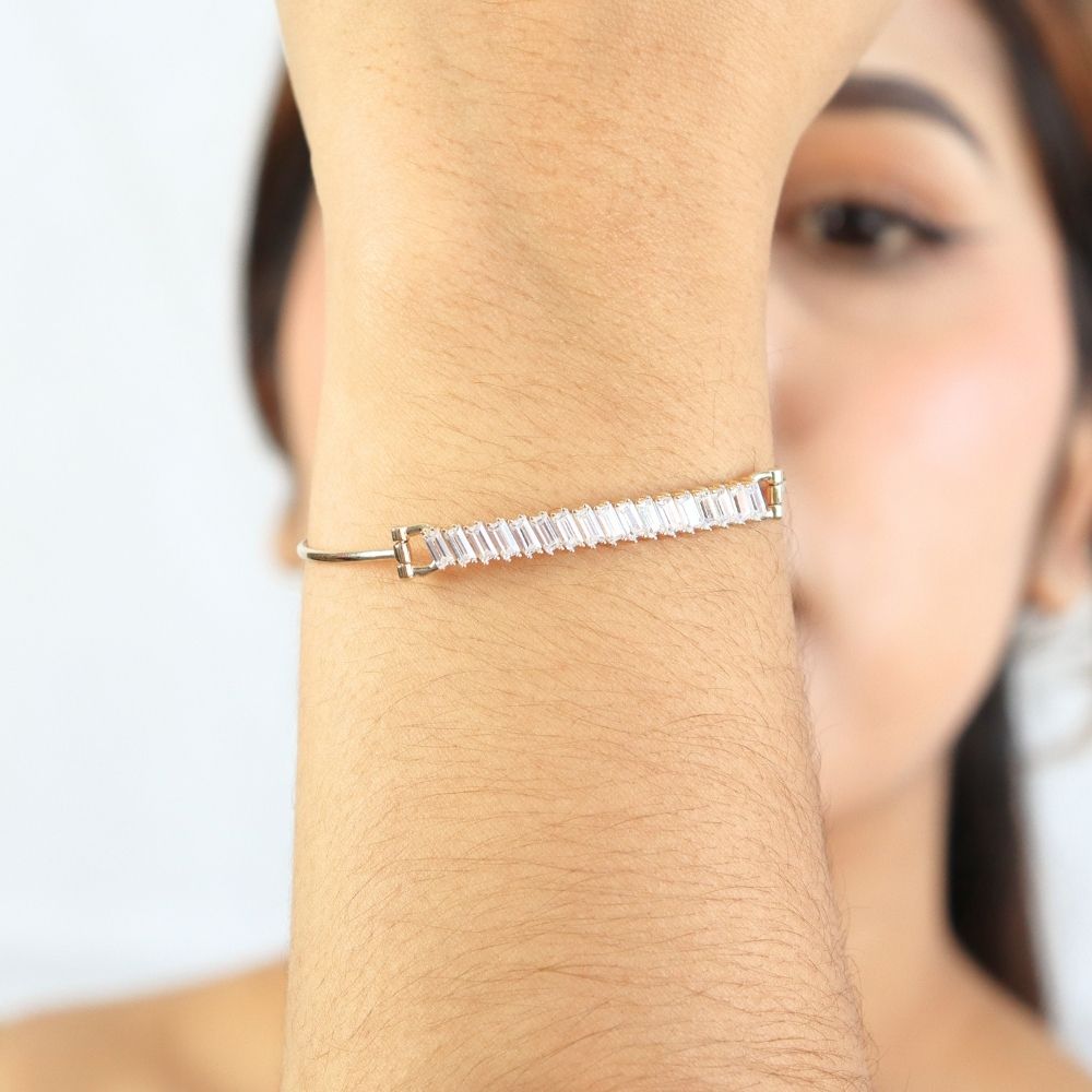 Aro de Oro 14k con Extensible y Diseño Incrustado con Zirocnias Baguette mod. 2926