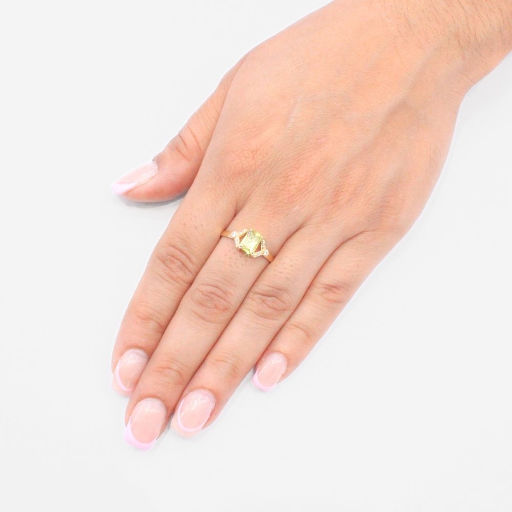 Anillo de Oro 14k con Diseño de V Incrustado de Zirconia en Color Verde Lima mod. 9215