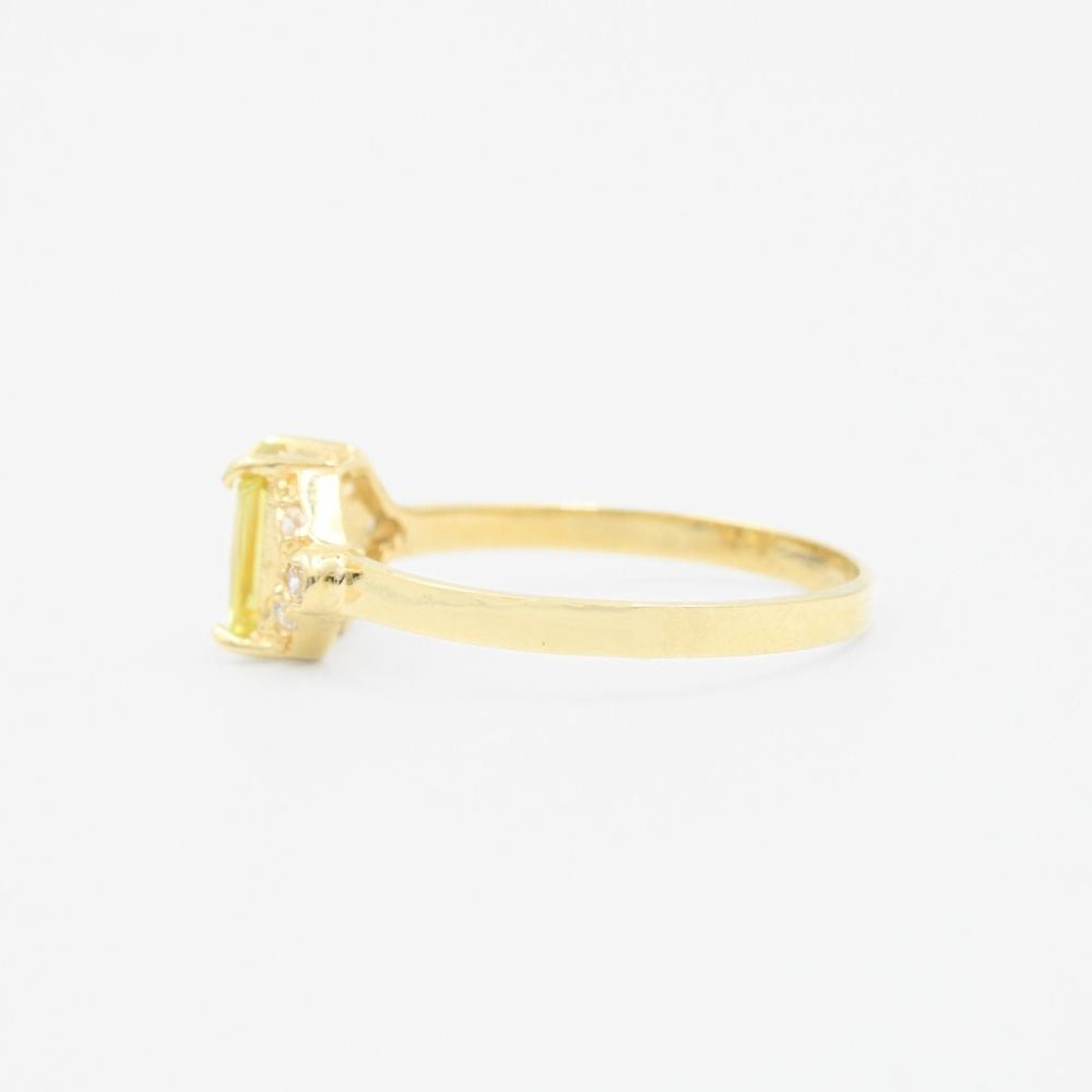 Anillo de Oro 14k con Diseño de V Incrustado de Zirconia en Color Verde Lima mod. 9215