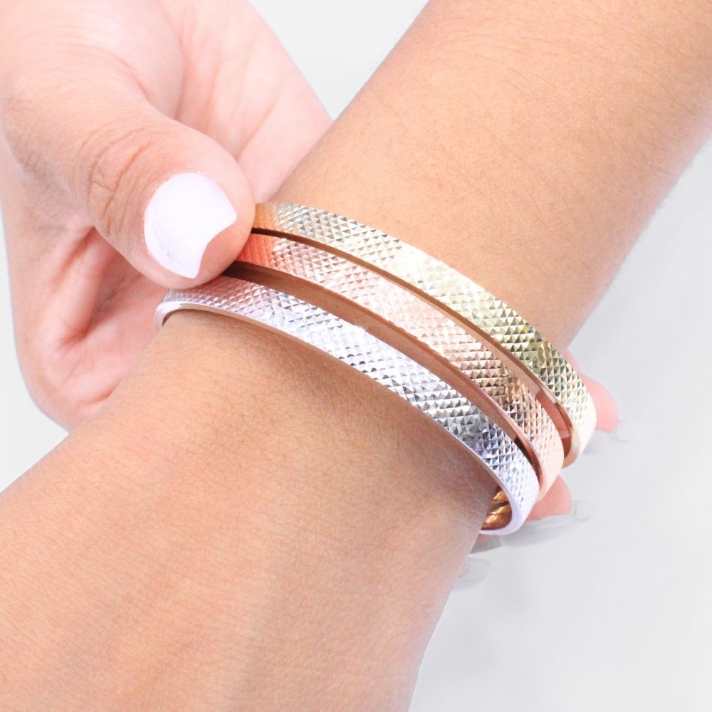 Fin de Semana de Oro 14k Hueco con Diseño Diamantado mod. 9002
