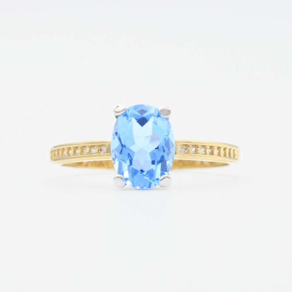 Anillo de Oro 14k de Diseño Oval con Zirconias en los Laterales mod. 9314