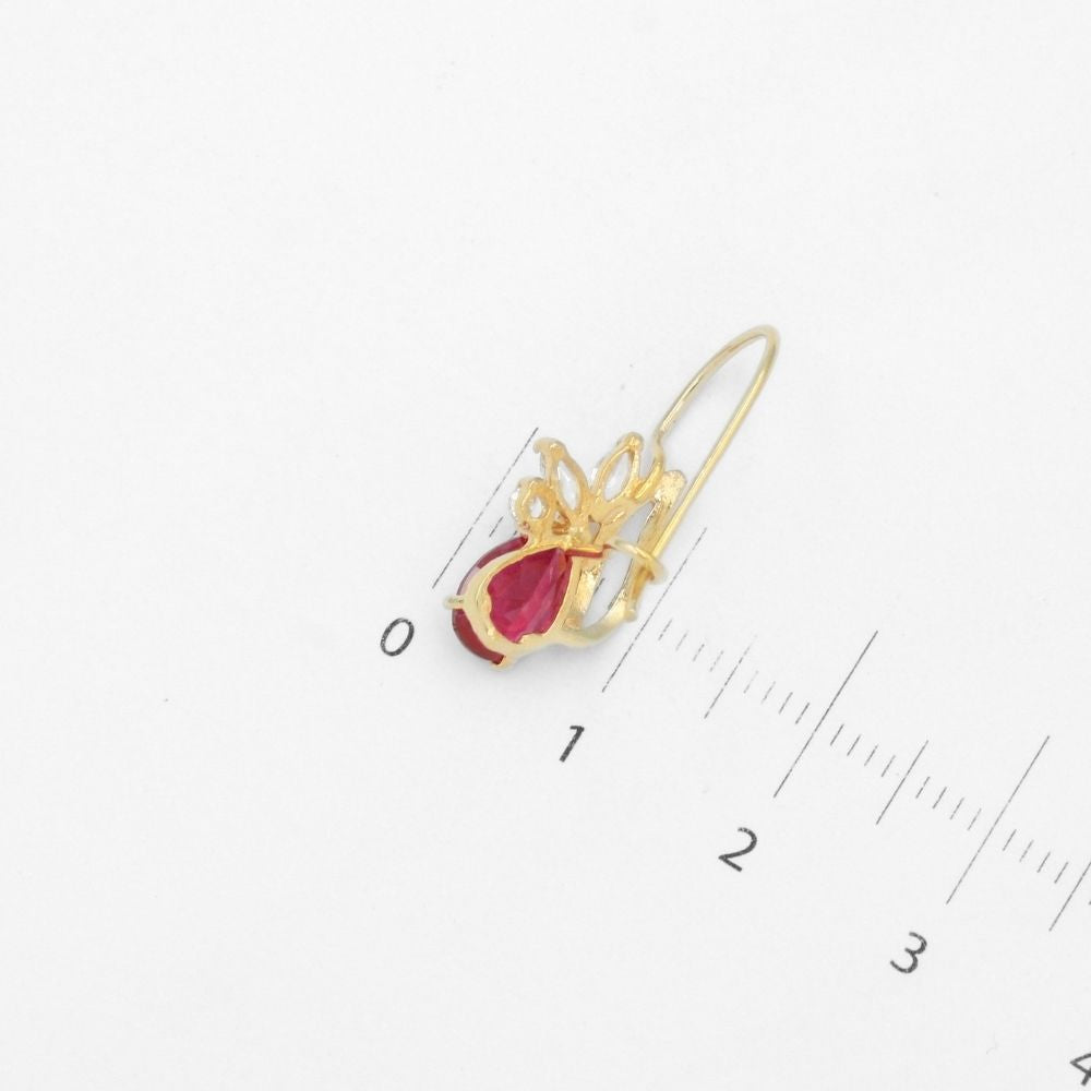 Arete con Broche Arillo de Oro 14k Diseño Elegante con Calado Especial y Zirconia Color Rojo Rubí mod. 9769