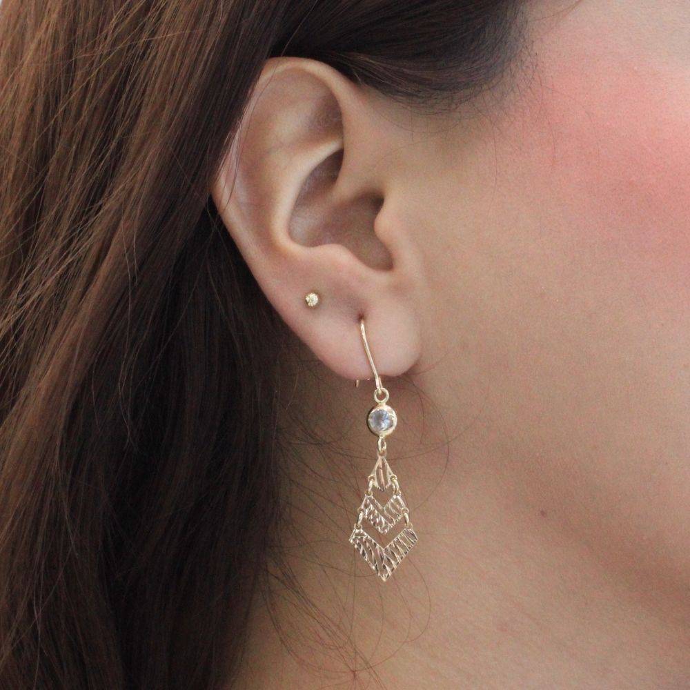 Arete Largo de Oro 14k Estilo Tradicional con Zirconia Fina mod. 9770