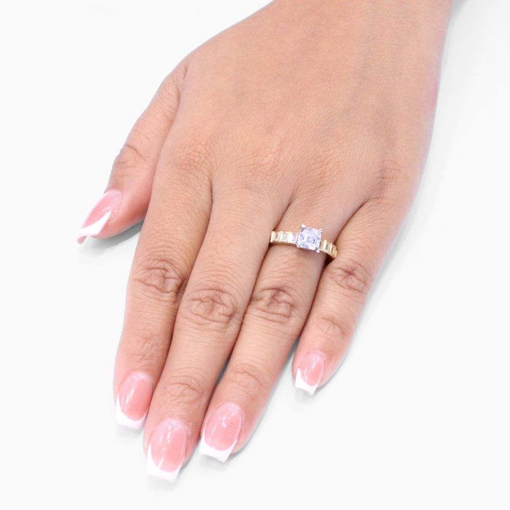 Anillo de Compromiso Oro 14k Diseño Especial con Cuerpo de Zirconias Baguette mod. 8652