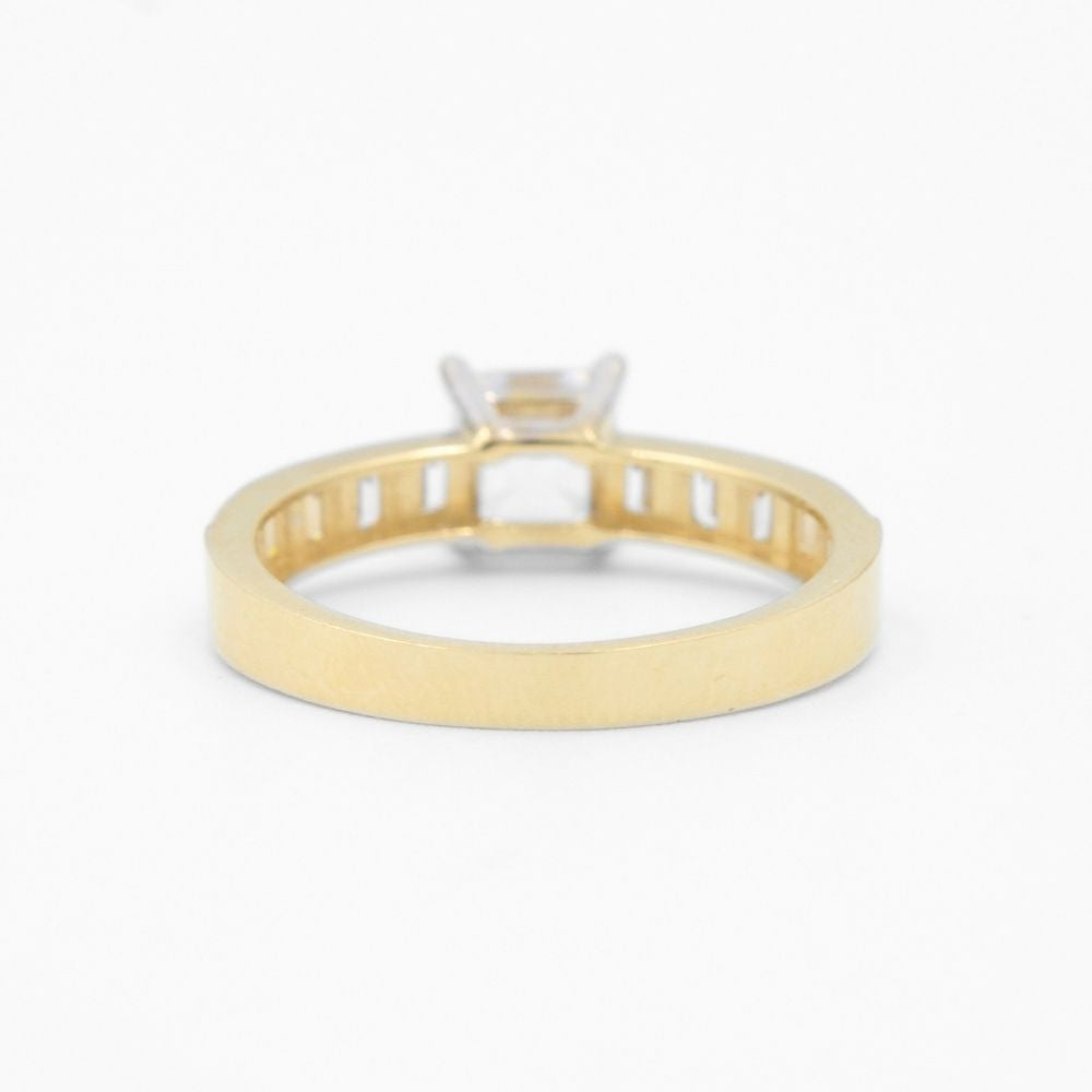 Anillo de Compromiso Oro 14k Diseño Especial con Cuerpo de Zirconias Baguette mod. 8652
