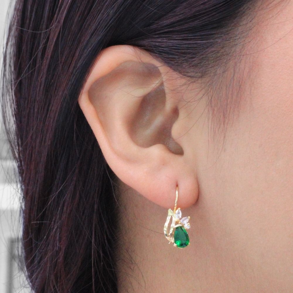 Arete con Broche Arillo de Oro 14k Diseño Elegante con Calado Especial y Zirconia Color Verde Esmeralda mod. 9769