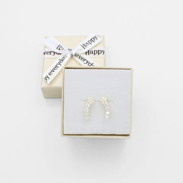 Broquel 10k Estrella Fugaz Incrustada de Zirconias Mod. 9837