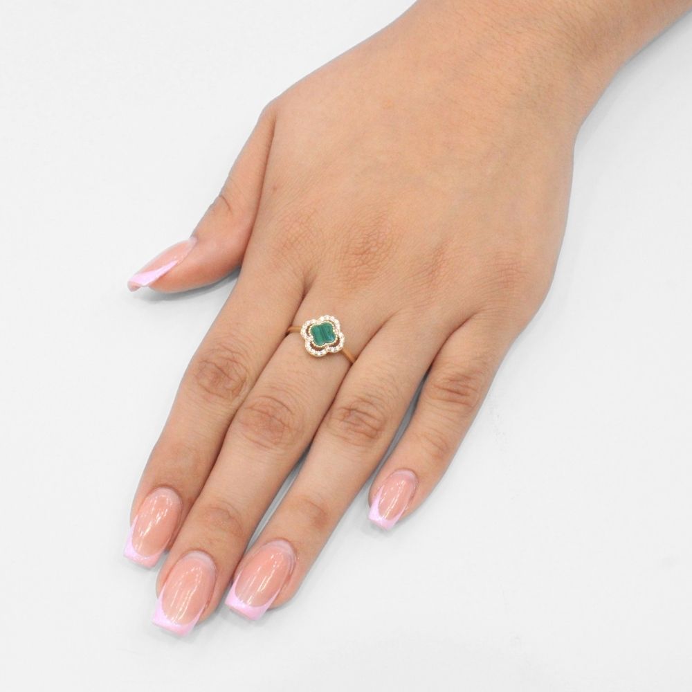 Anillo de Oro 14k Trébol de Malaquita con Detalle de Zirconias mod. 9663