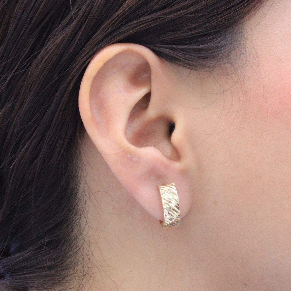 Grapa de Oro 14k Diseño Acanalado con Diamantado a Rayas mod. 9613