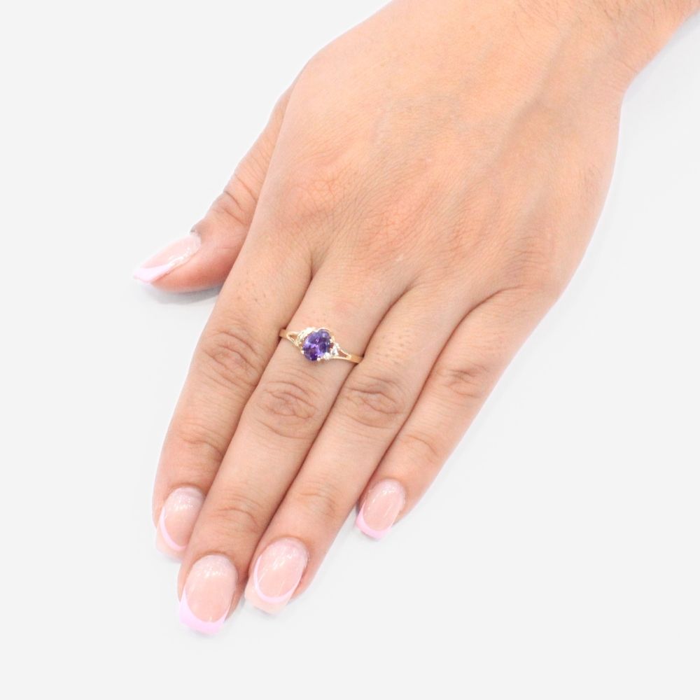 Anillo de Oro 14k Incrustado con Zirconia de Color Lila Brillante  mod. 9193
