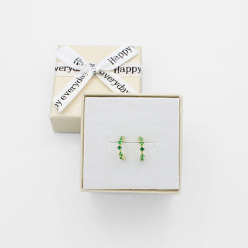 Broquel 10k Semi Ciruclo con Zirconias en Color Verde  Mod. 9841