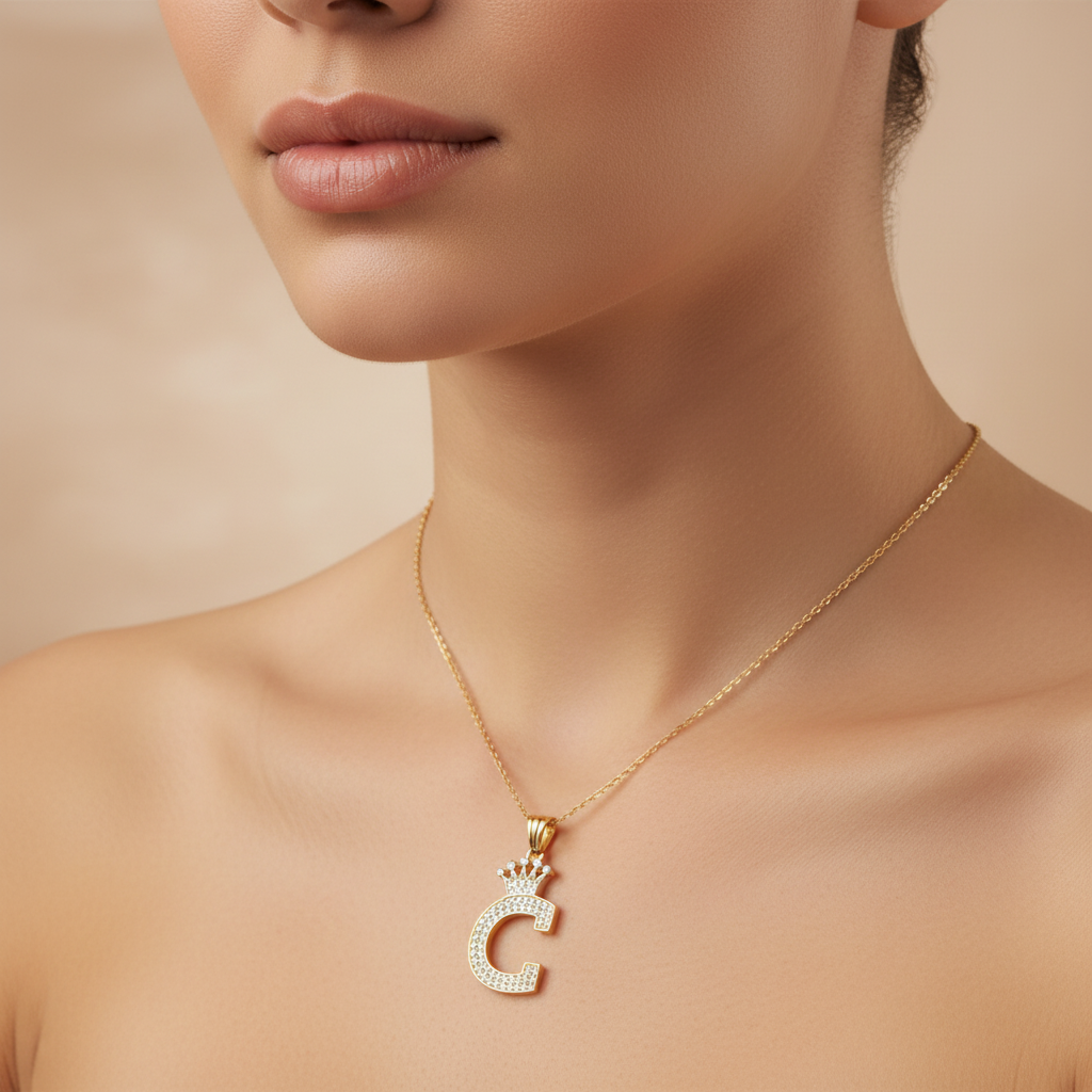 Dije de Oro 14k con Diseño de Inicial C Incrustada con Zirconias mod. 10113
