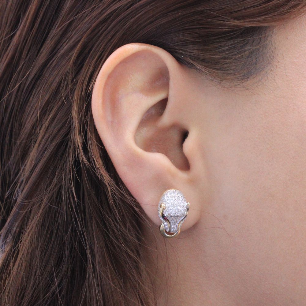 Arete con Broche Patente de Oro 14k Pantera de Ojos Rojos con Zirconias mod. 9061