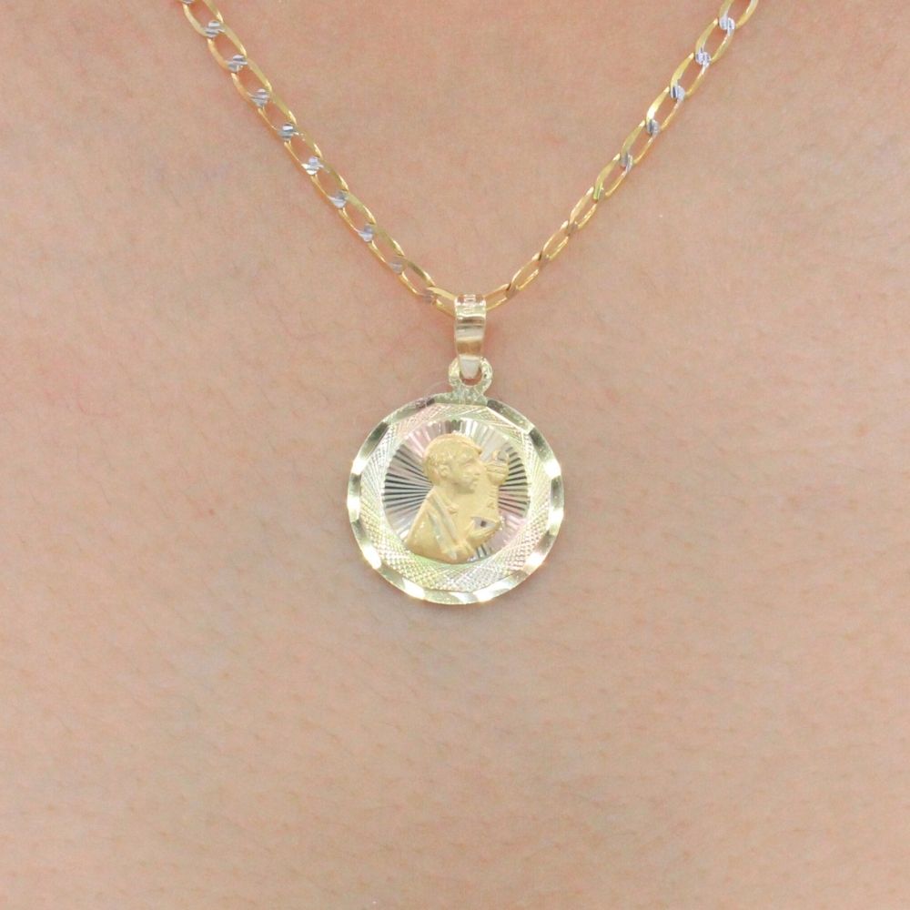 Medalla de Oro 14k para Primera Comunión con Diseño de Niño en Acto de Comunión en Color Florentino mod. 9893