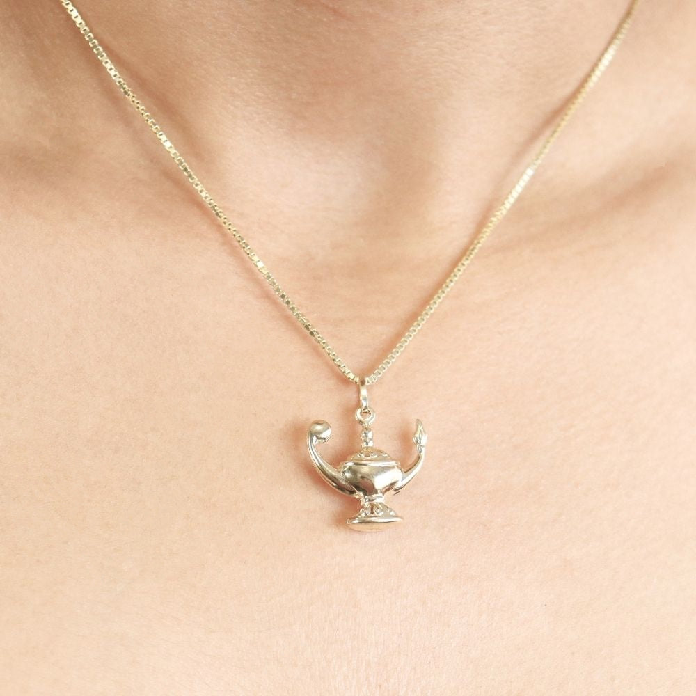 Dije de Oro 14k con Forma de Lámpara para Enfermera de Diseño Hueco mod. 3848