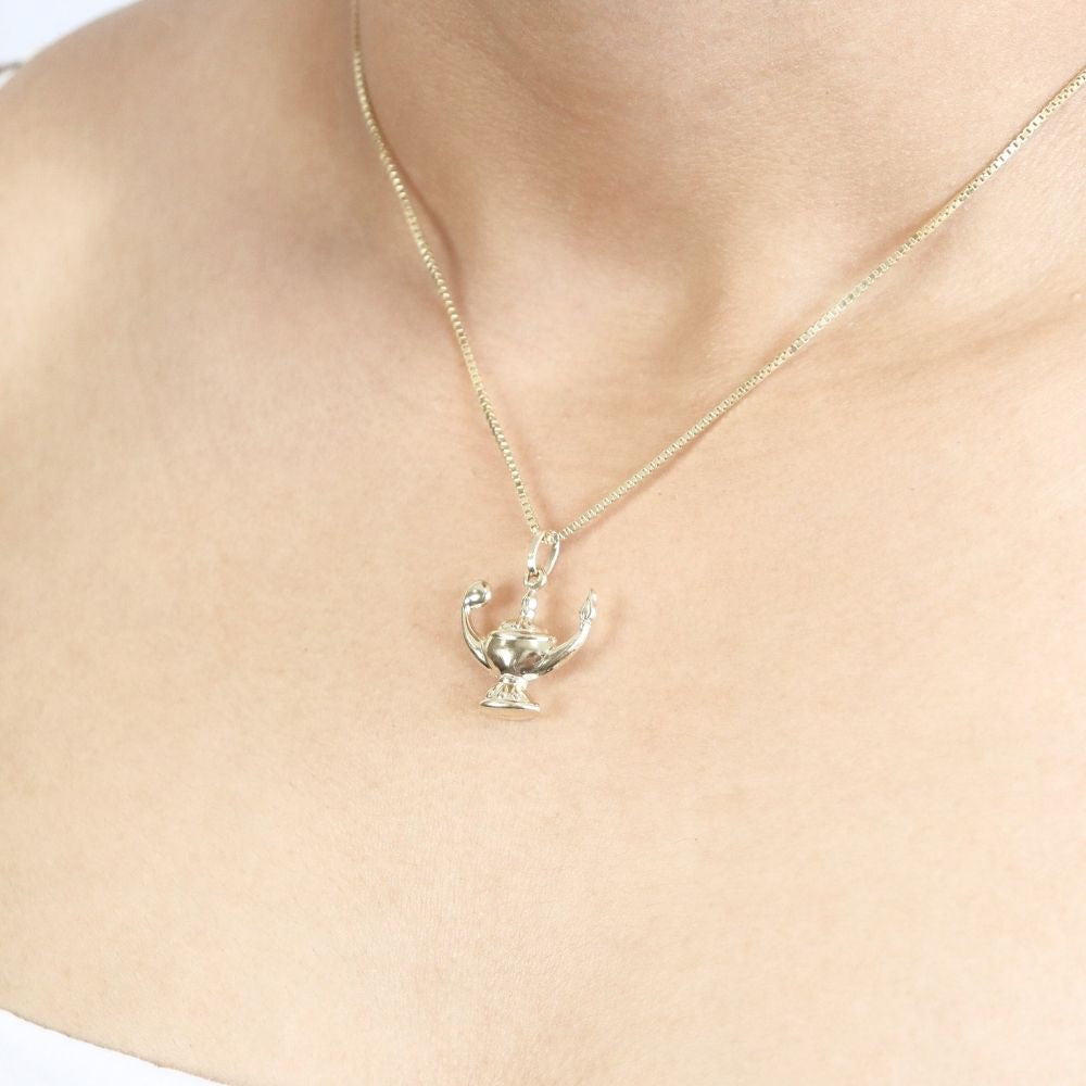 Dije de Oro 14k con Forma de Lámpara para Enfermera de Diseño Hueco mod. 3848