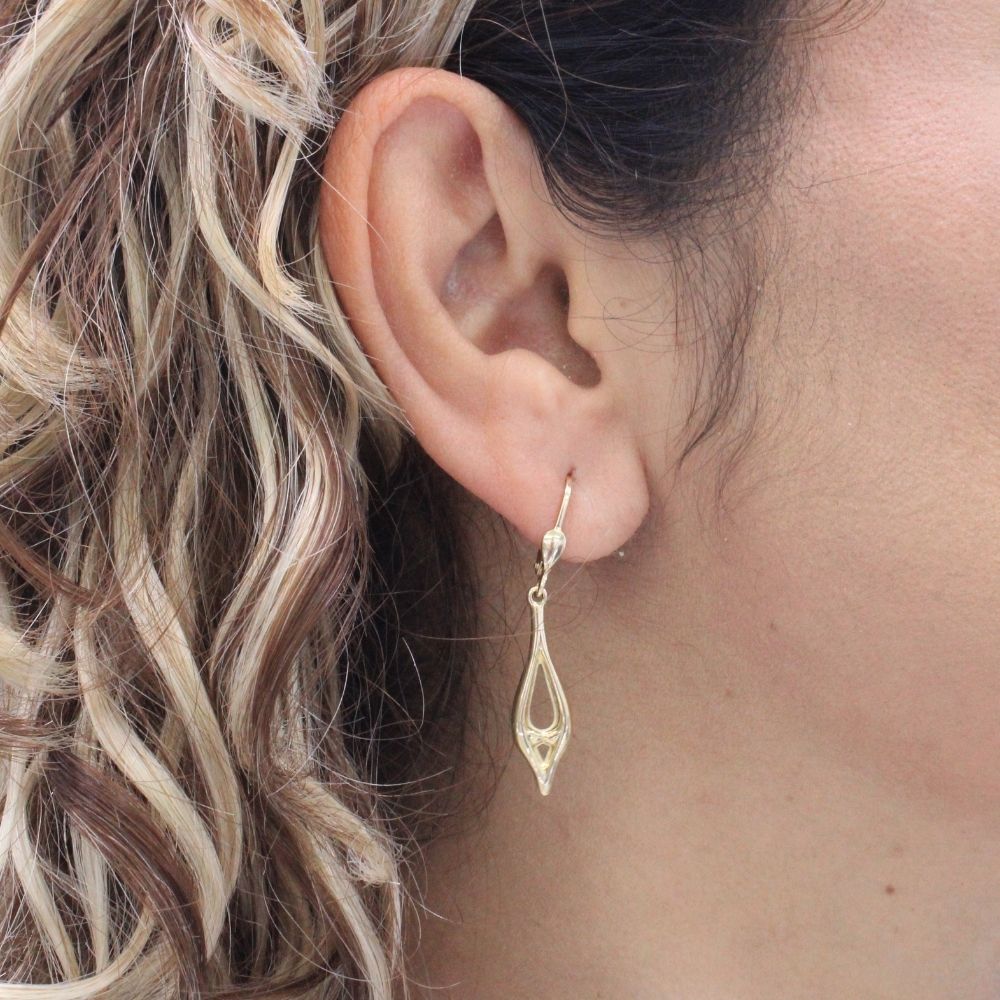 Arete Largo de Oro 14k en Diseño Inflado Hueco de Estilo Brillante mod. 5277
