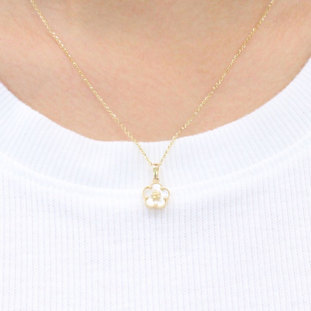 Gargantilla de Oro 14k Lucky Spring Flor de Ciruelo con Madre Perla mod. 9562