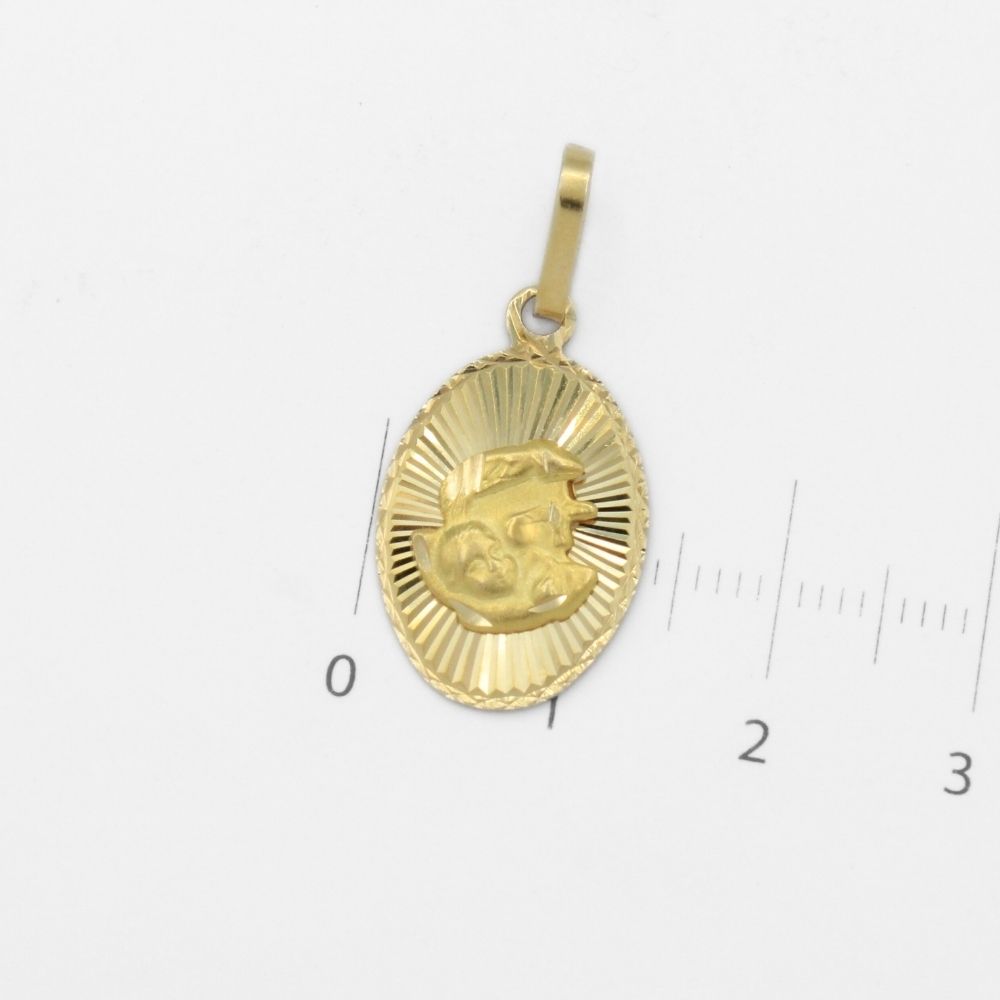 Medalla de Oro 14k para Bautizo con Figura de Bebé en Relieve y Borde Oval mod. 9897